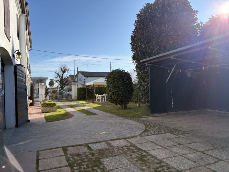 PLV268 - Polverara - Proponiamo in vendita a Polverara una casa singola degli anni Sessanta, dal ...