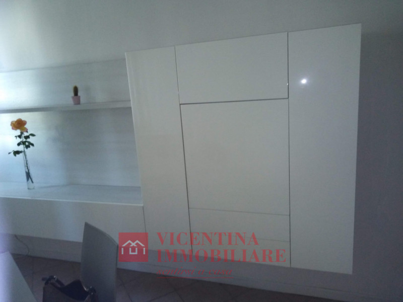 VICENZA-ARACELI: in zona ben servita MINI APPARTAMENTO COMPLETAMENTE ARREDATO al secondo piano. N...