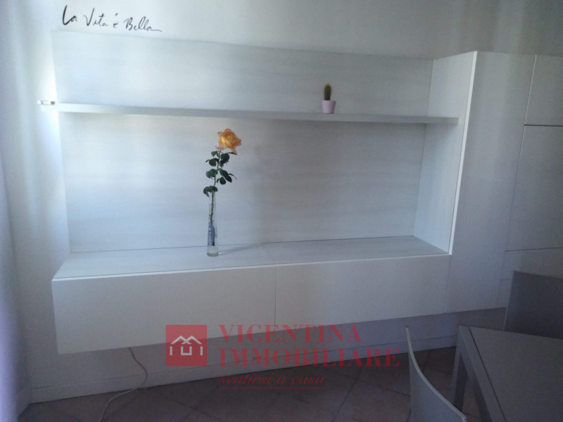 VICENZA-ARACELI: in zona ben servita MINI APPARTAMENTO COMPLETAMENTE ARREDATO al secondo piano. N...