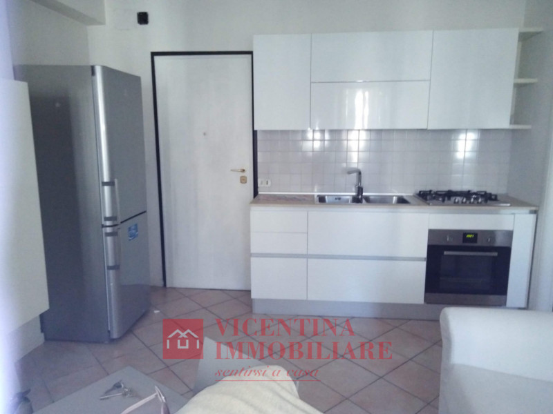 VICENZA-ARACELI: in zona ben servita MINI APPARTAMENTO COMPLETAMENTE ARREDATO al secondo piano. N...