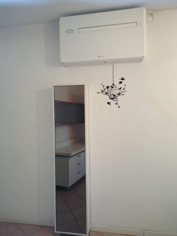 VICENZA-ARACELI: in zona ben servita MINI APPARTAMENTO COMPLETAMENTE ARREDATO al secondo piano. N...