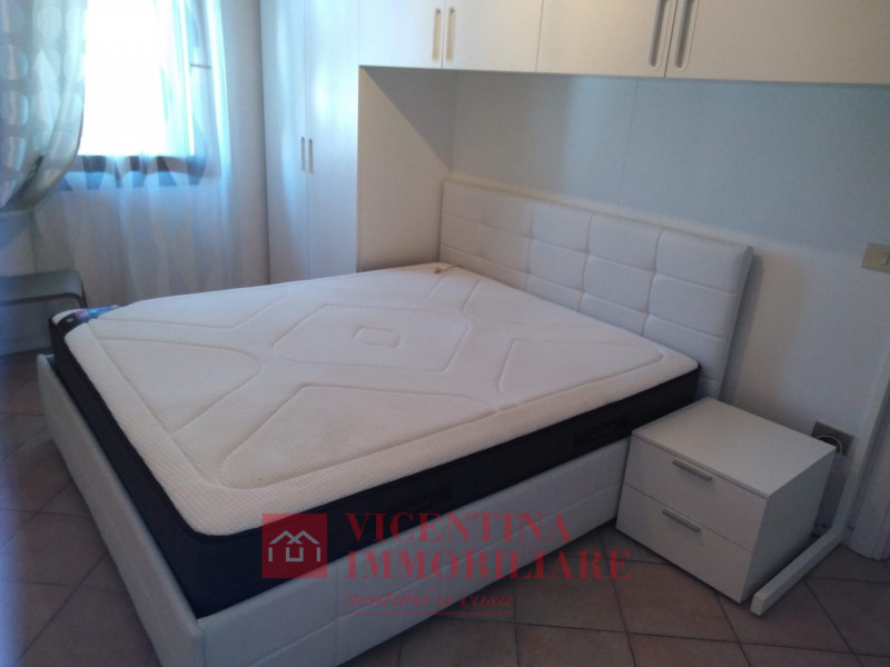 VICENZA-ARACELI: in zona ben servita MINI APPARTAMENTO COMPLETAMENTE ARREDATO al secondo piano. N...