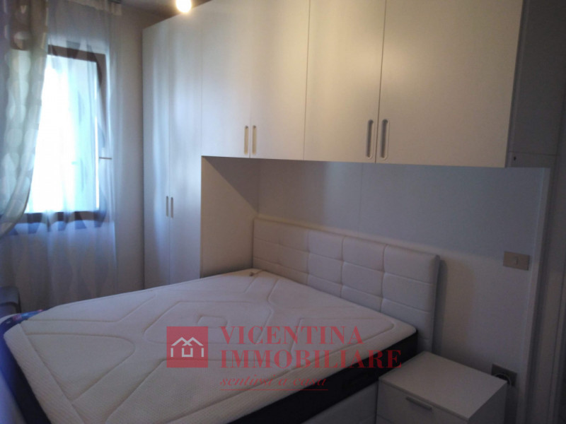 VICENZA-ARACELI: in zona ben servita MINI APPARTAMENTO COMPLETAMENTE ARREDATO al secondo piano. N...