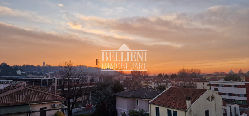 BORGO CASALE - Vendesi affascinante appartamento situato nel  quartiere di Borgo Casale, a pochi ...