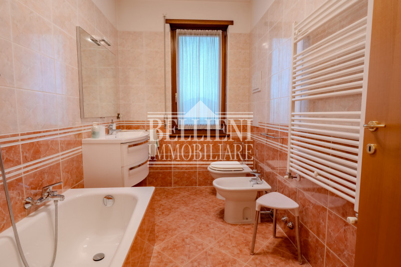 BORGO CASALE - Vendesi affascinante appartamento situato nel  quartiere di Borgo Casale, a pochi ...