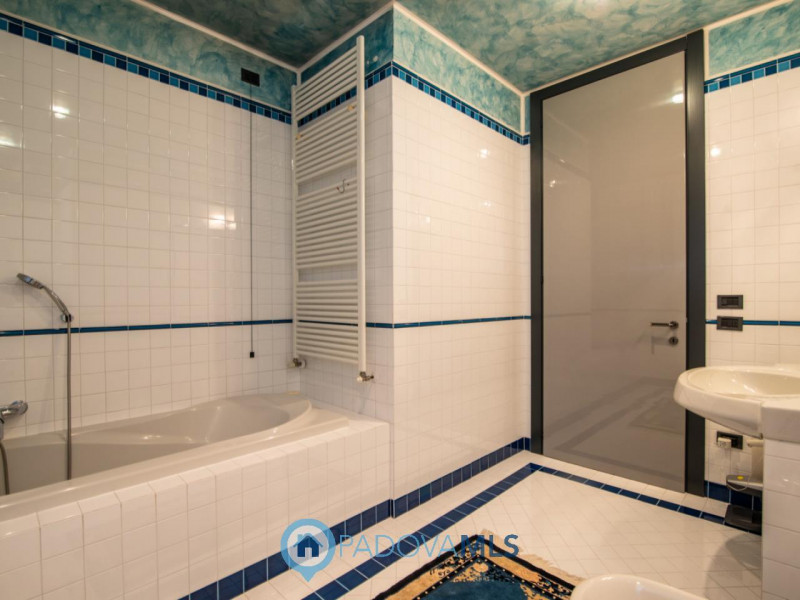 Immobile in esclusiva al Gruppo Padova MLS
A Maserà di Padova, in tranquillo quartiere residenzia...