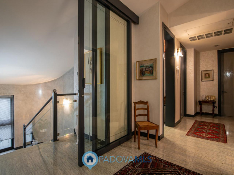 Immobile in esclusiva al Gruppo Padova MLS
A Maserà di Padova, in tranquillo quartiere residenzia...