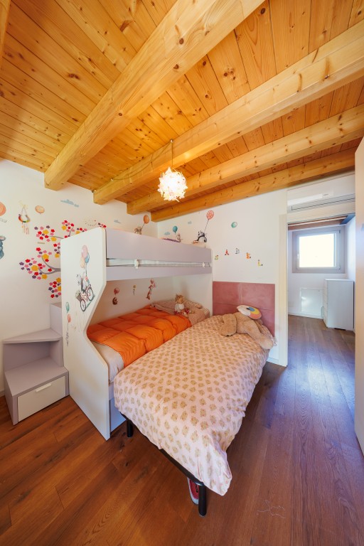 COMPOSIZIONE:
Proponiamo in vendita una bellissima bifamiliare situata a Este, sviluppata su due ...