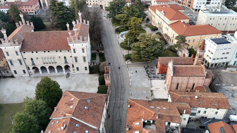 THIENE – MINIAPPARTAMENTO PANORAMICO IN CENTRO STORICO – € 64.000
Trattativa Unica Immobiliare, v...