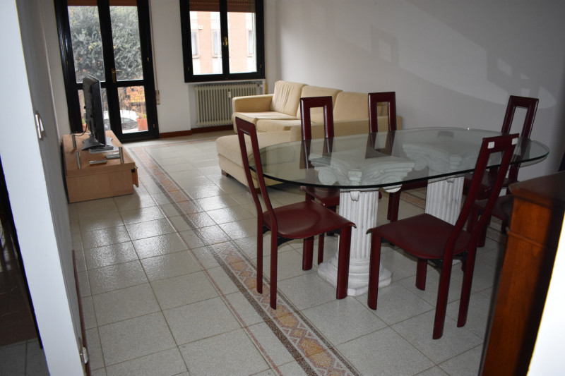 Scopri questo esclusivo appartamento situato al primo piano di un edificio con sole dieci unità, ...