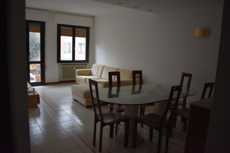 Scopri questo esclusivo appartamento situato al primo piano di un edificio con sole dieci unità, ...