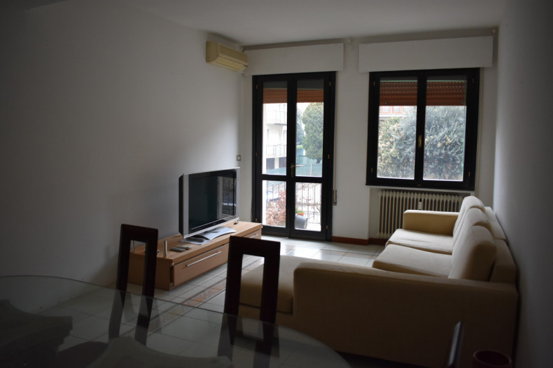 Scopri questo esclusivo appartamento situato al primo piano di un edificio con sole dieci unità, ...