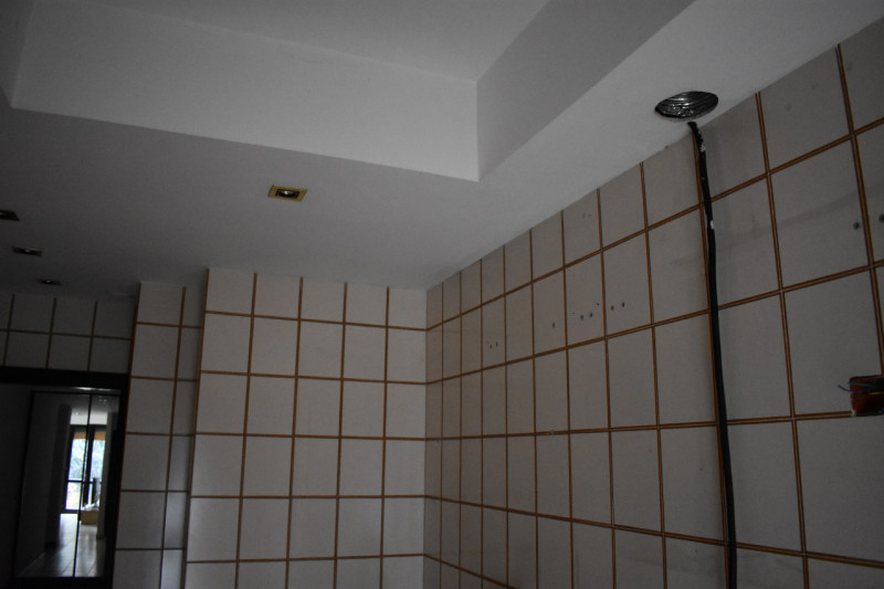 Scopri questo esclusivo appartamento situato al primo piano di un edificio con sole dieci unità, ...