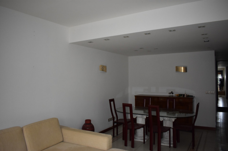 Scopri questo esclusivo appartamento situato al primo piano di un edificio con sole dieci unità, ...