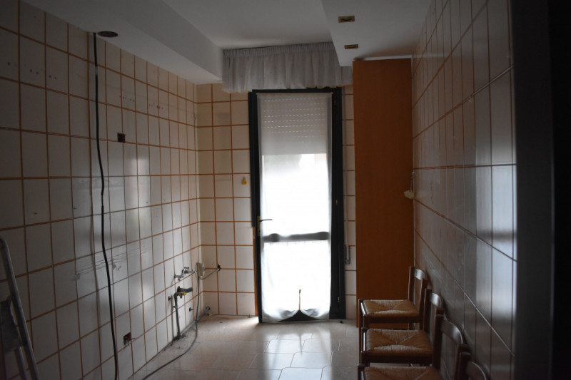 Scopri questo esclusivo appartamento situato al primo piano di un edificio con sole dieci unità, ...