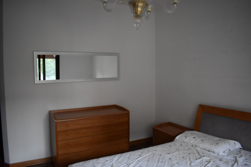 Scopri questo esclusivo appartamento situato al primo piano di un edificio con sole dieci unità, ...