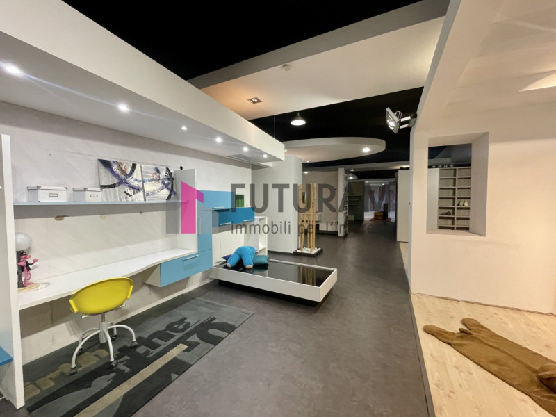 RIF: 127NM - PIANIGA (VE) - PER INFO 340 335 8378 - 0444/310220

Propongo in vendita un capannone...