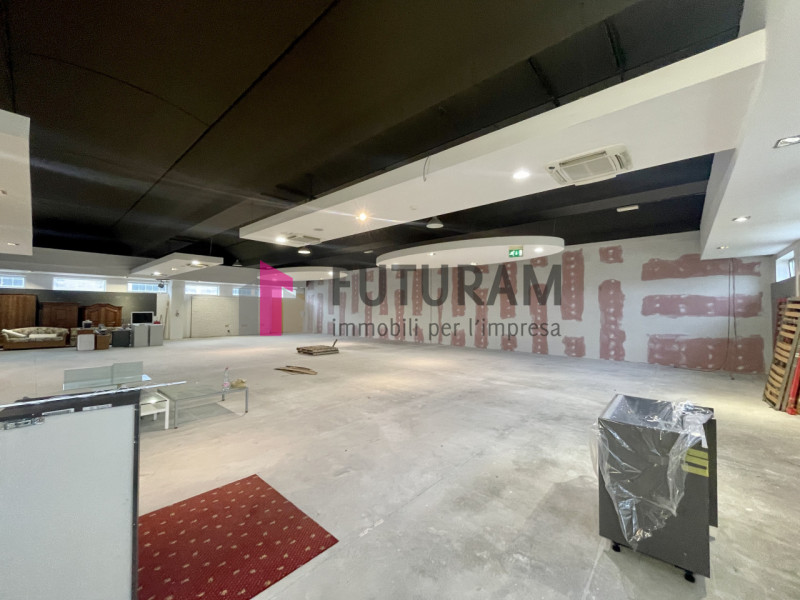 RIF: 127NM - PIANIGA (VE) - PER INFO 340 335 8378 - 0444/310220

Propongo in vendita un capannone...