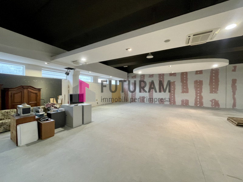 RIF: 127NM - PIANIGA (VE) - PER INFO 340 335 8378 - 0444/310220

Propongo in vendita un capannone...