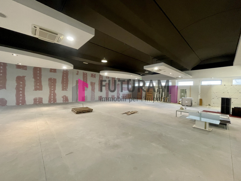 RIF: 127NM - PIANIGA (VE) - PER INFO 340 335 8378 - 0444/310220

Propongo in vendita un capannone...