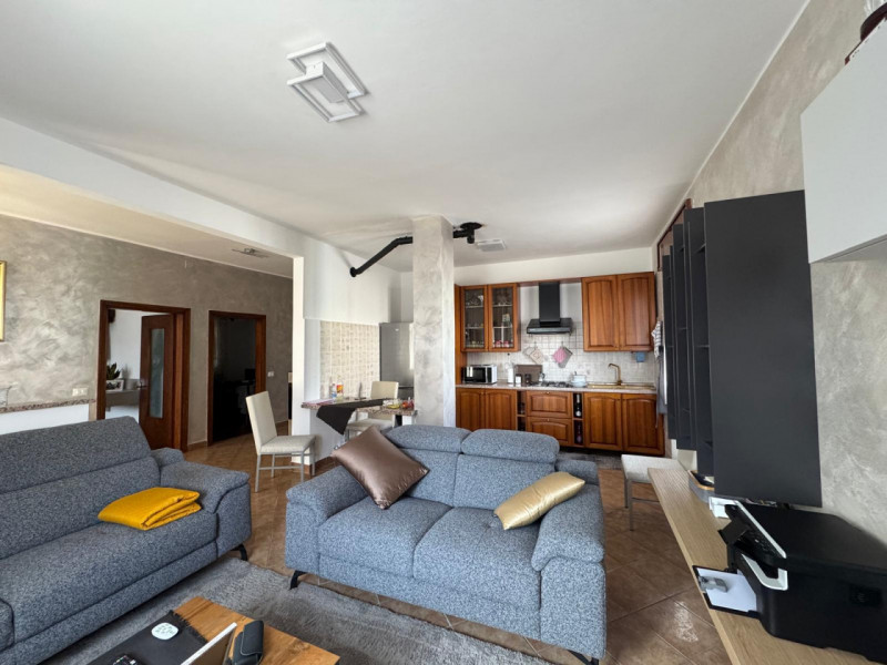 COMPOSIZIONE:
Appartamento al piano terra, parzialmente ristrutturato, si compone da un luminoso ...