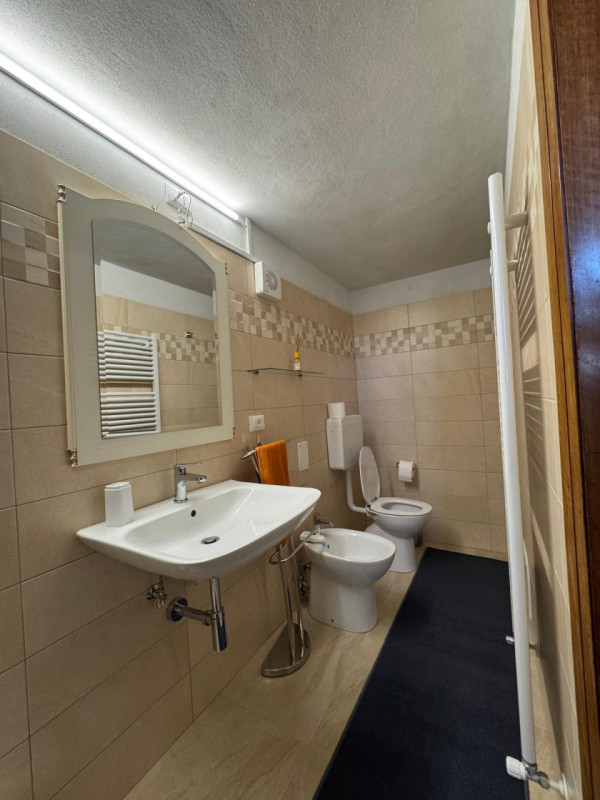 COMPOSIZIONE:
Appartamento al piano terra, parzialmente ristrutturato, si compone da un luminoso ...