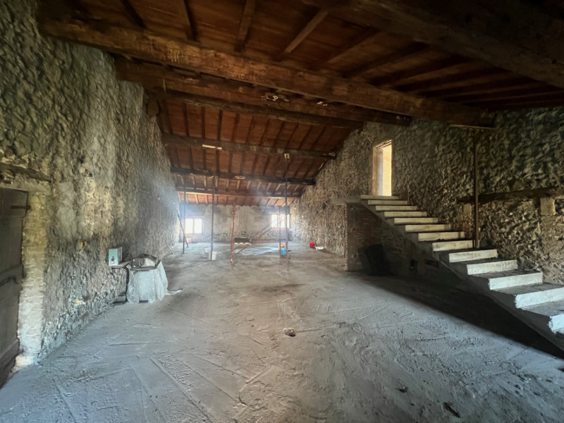 Nel cuore della campagna veneta, nella tranquilla frazione di Almisano nel comune di Lonigo, prop...