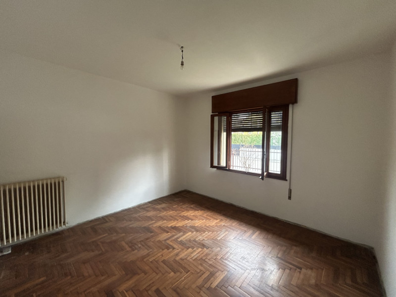 Due famiglie, un’unica opportunità: casa singola in centro a Mestrino da reinventare su misura

N...