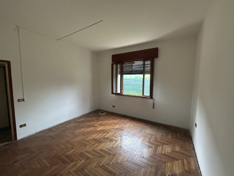 Due famiglie, un’unica opportunità: casa singola in centro a Mestrino da reinventare su misura

N...