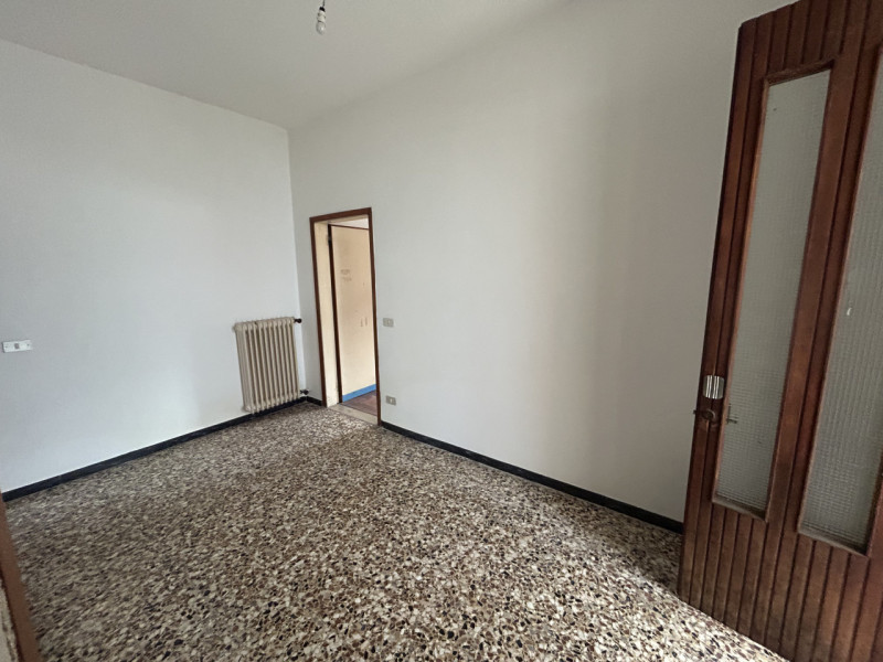 Due famiglie, un’unica opportunità: casa singola in centro a Mestrino da reinventare su misura

N...