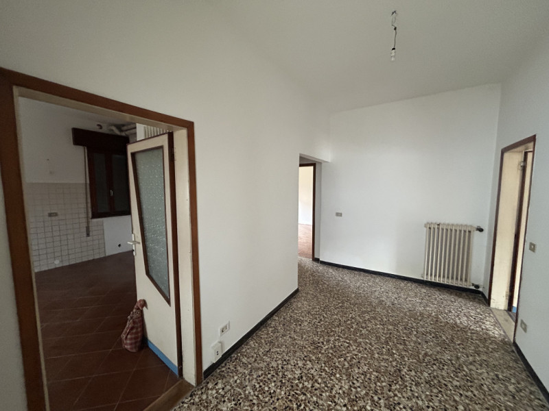 Due famiglie, un’unica opportunità: casa singola in centro a Mestrino da reinventare su misura

N...