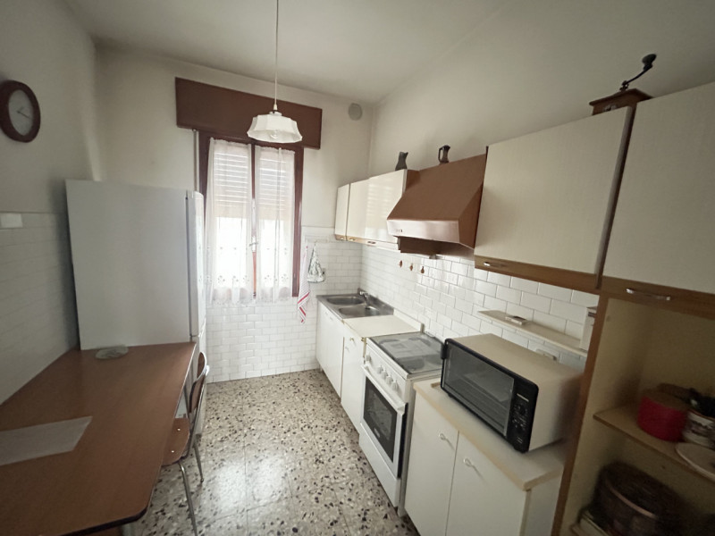 Due famiglie, un’unica opportunità: casa singola in centro a Mestrino da reinventare su misura

N...