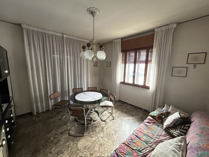 Due famiglie, un’unica opportunità: casa singola in centro a Mestrino da reinventare su misura

N...