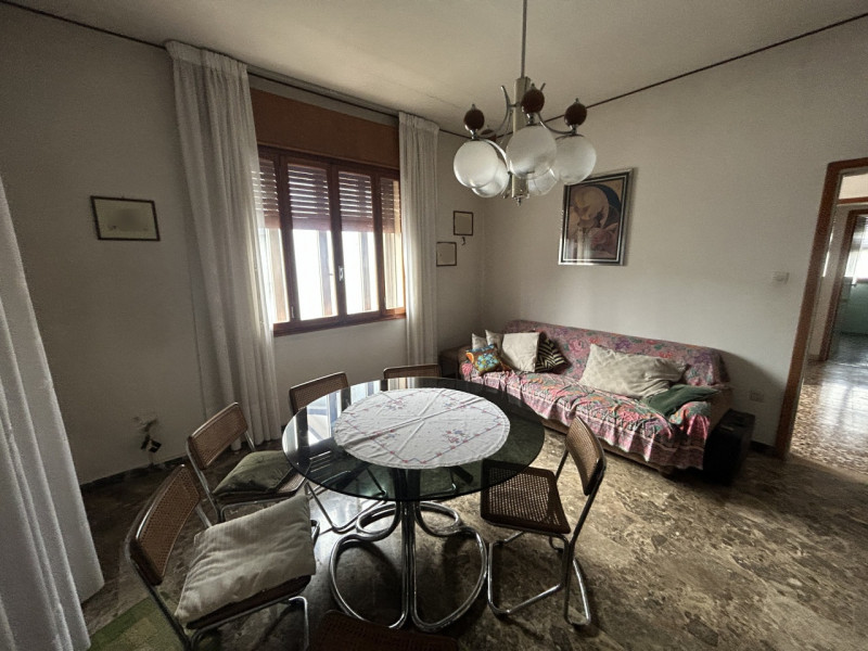 Due famiglie, un’unica opportunità: casa singola in centro a Mestrino da reinventare su misura

N...