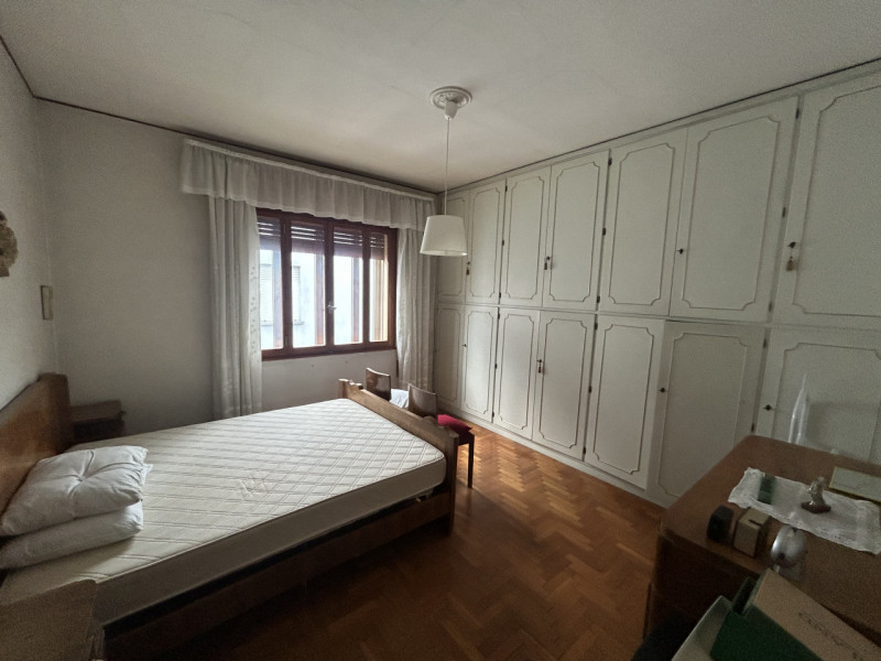 Due famiglie, un’unica opportunità: casa singola in centro a Mestrino da reinventare su misura

N...