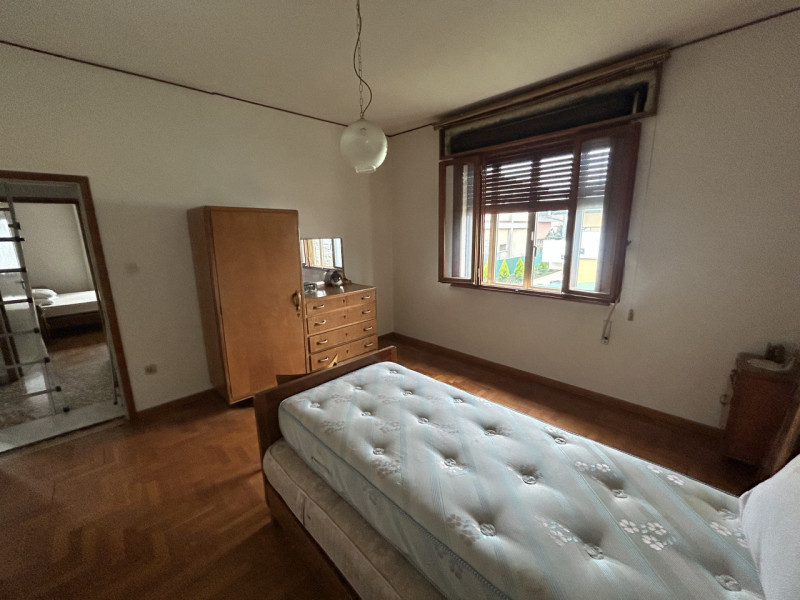 Due famiglie, un’unica opportunità: casa singola in centro a Mestrino da reinventare su misura

N...