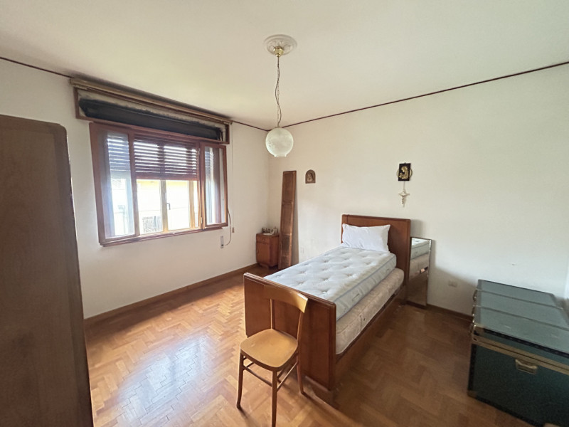 Due famiglie, un’unica opportunità: casa singola in centro a Mestrino da reinventare su misura

N...