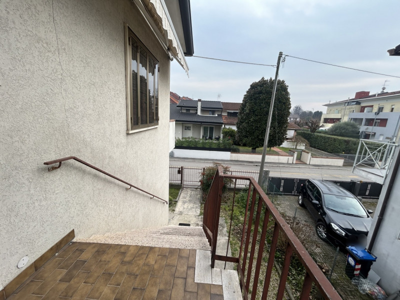 Due famiglie, un’unica opportunità: casa singola in centro a Mestrino da reinventare su misura

N...