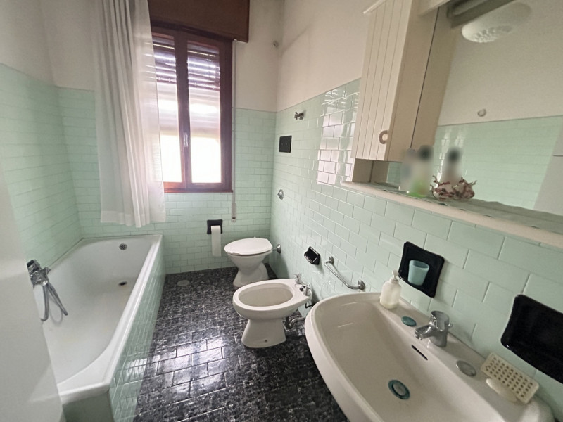 Due famiglie, un’unica opportunità: casa singola in centro a Mestrino da reinventare su misura

N...