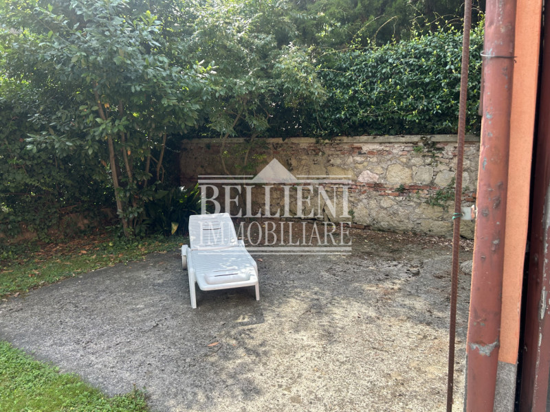 SAN ROCCO - Proponiamo in vendita una casa singola con giardino. L'immobile è composto da una uni...