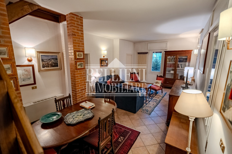 SAN ROCCO - Proponiamo in vendita una casa singola con giardino. L'immobile è composto da una uni...