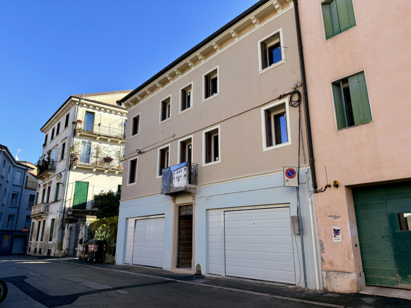 VICENZA - Centro Storico

Stai cercando un COMODO GARAGE in pieno centro storico?
Prezzo €80.000
...