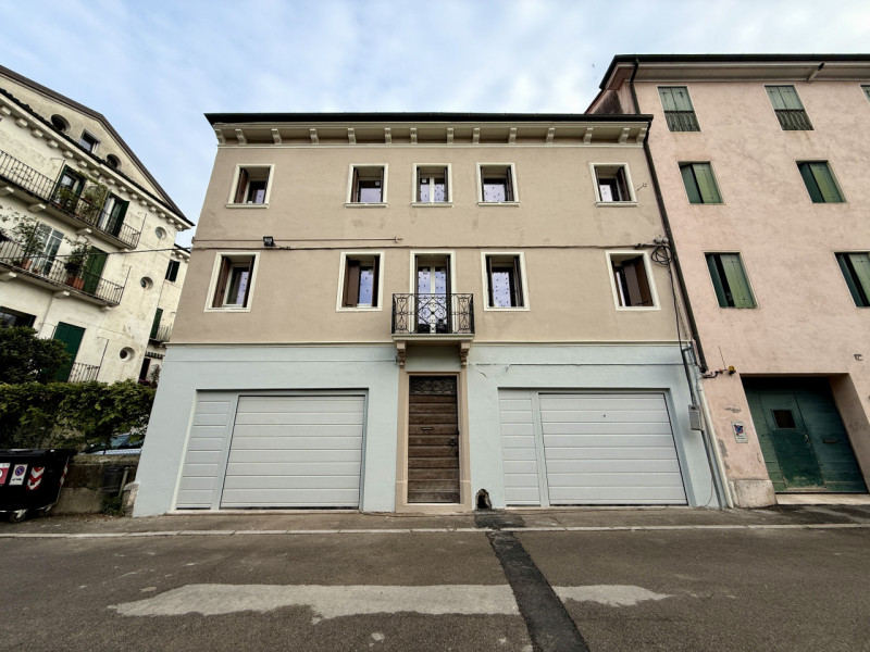 VICENZA - Centro Storico

Stai cercando un COMODO GARAGE in pieno centro storico?
Prezzo €80.000
...