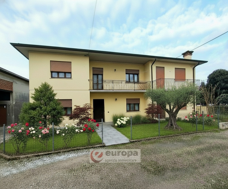 QUINTO VICENTINO, Valproto, interessante opportunità per una/due famiglie, vendesi intera villett...