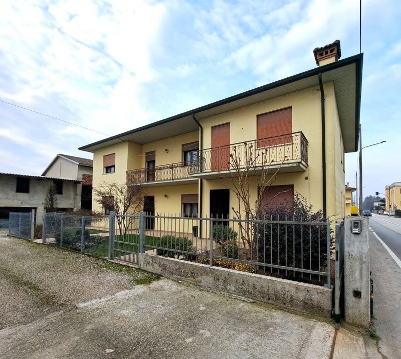 QUINTO VICENTINO, Valproto, interessante opportunità per una/due famiglie, vendesi intera villett...