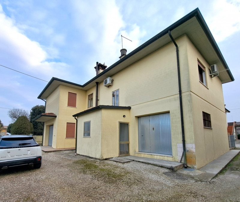 QUINTO VICENTINO, Valproto, interessante opportunità per una/due famiglie, vendesi intera villett...