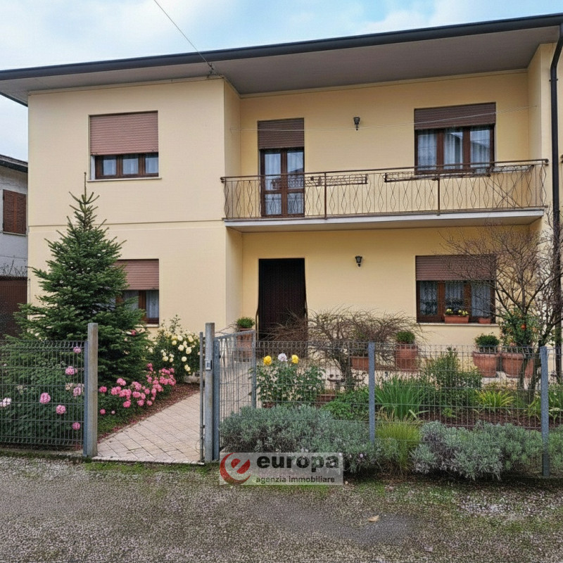 QUINTO VICENTINO, Valproto, interessante opportunità per una/due famiglie, vendesi intera villett...