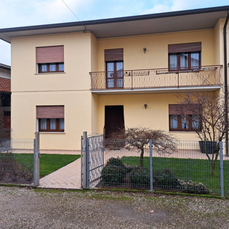 QUINTO VICENTINO, Valproto, interessante opportunità per una/due famiglie, vendesi intera villett...