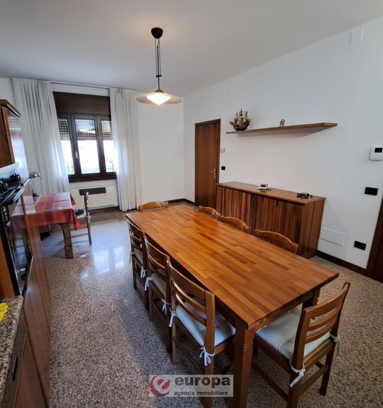 QUINTO VICENTINO, Valproto, interessante opportunità per una/due famiglie, vendesi intera villett...