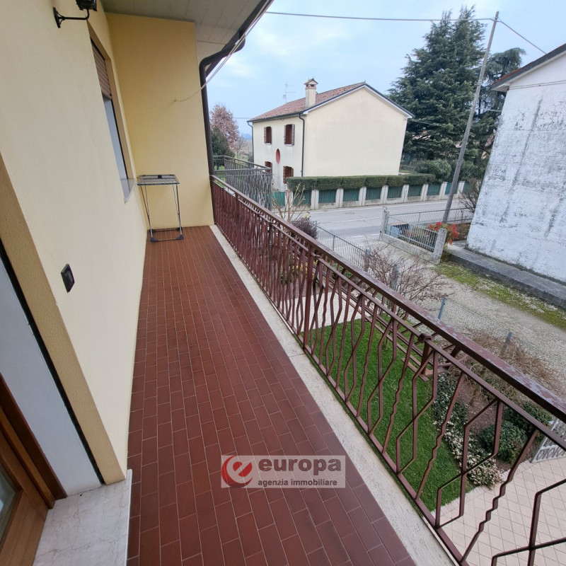 QUINTO VICENTINO, interessante opportunità per una/due famiglie, vendesi intera villetta bifamili...